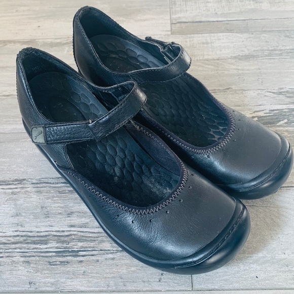 Shoes - Privo by Clark’s slip-on shoes